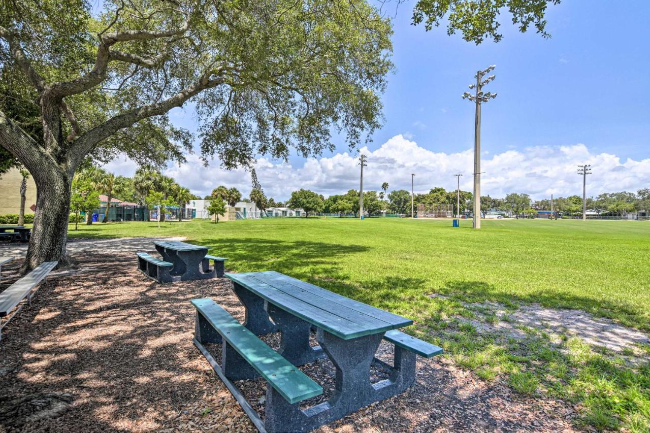 Shady And Eclectic Fort Lauderdale Dwelling With Yard! 外观 照片